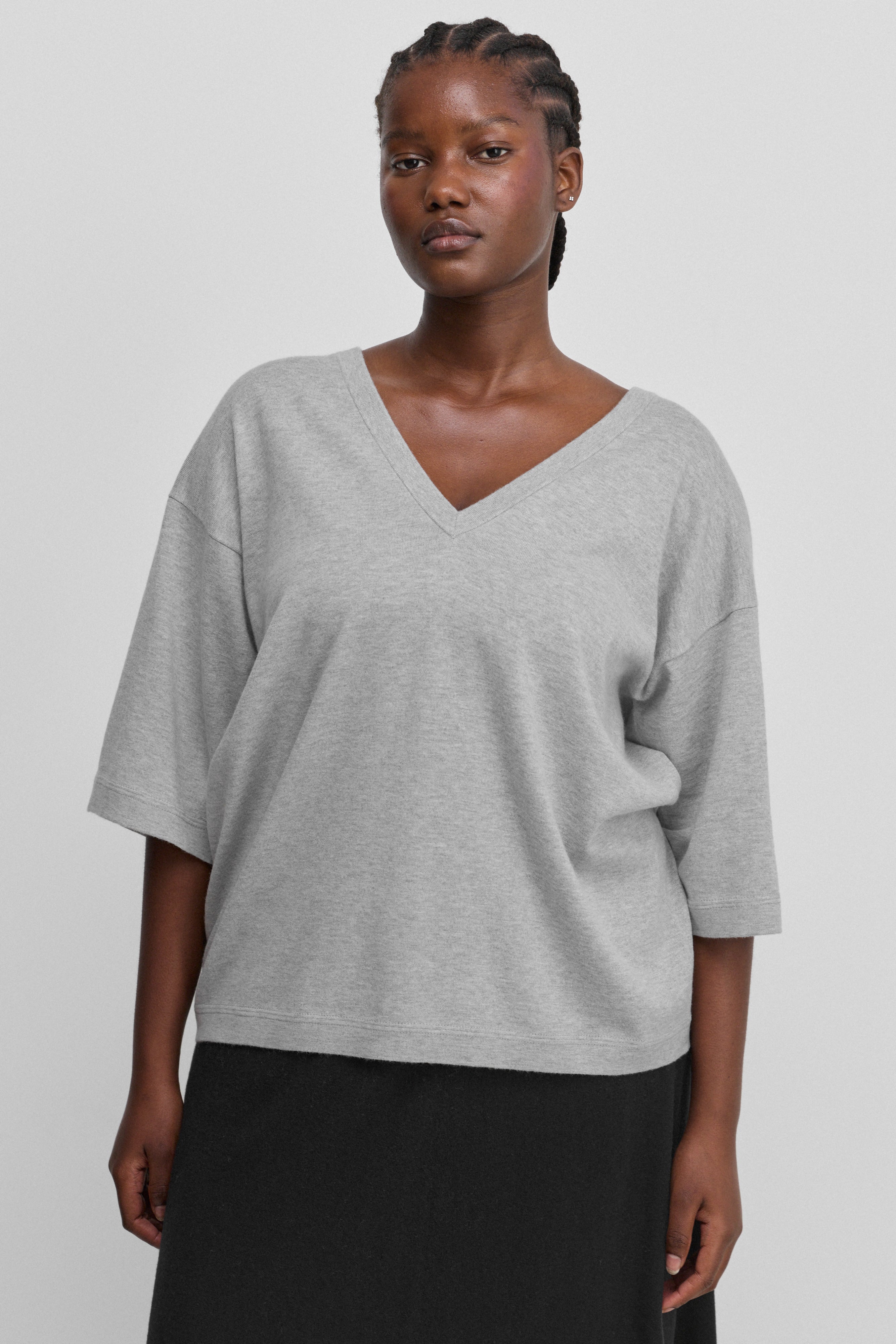 extreme cashmere cotton v-neck t-shirt – 406 indi – extreme cashmere x