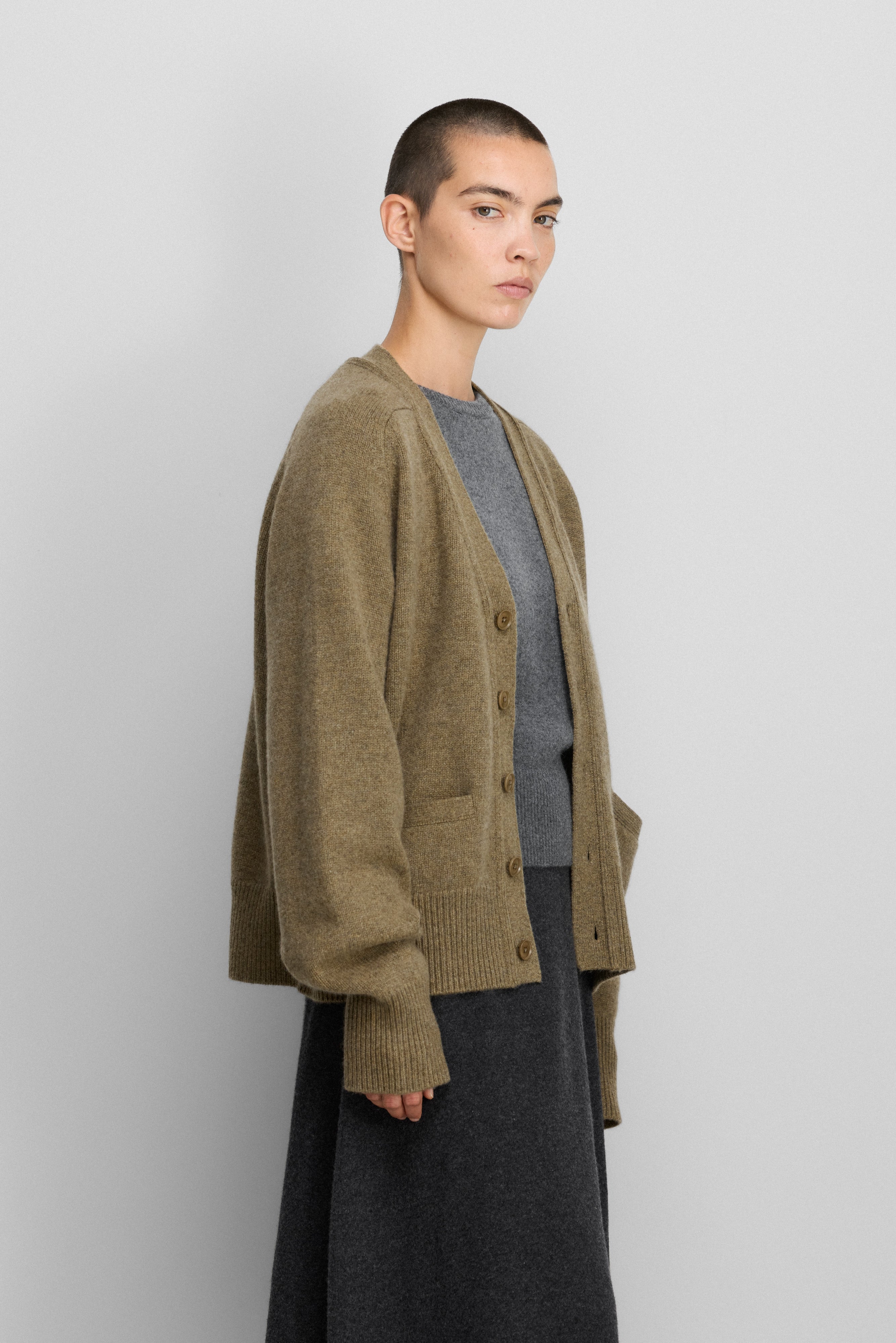 extreme cashmere v-neck cardigan n437 papilli short – extreme