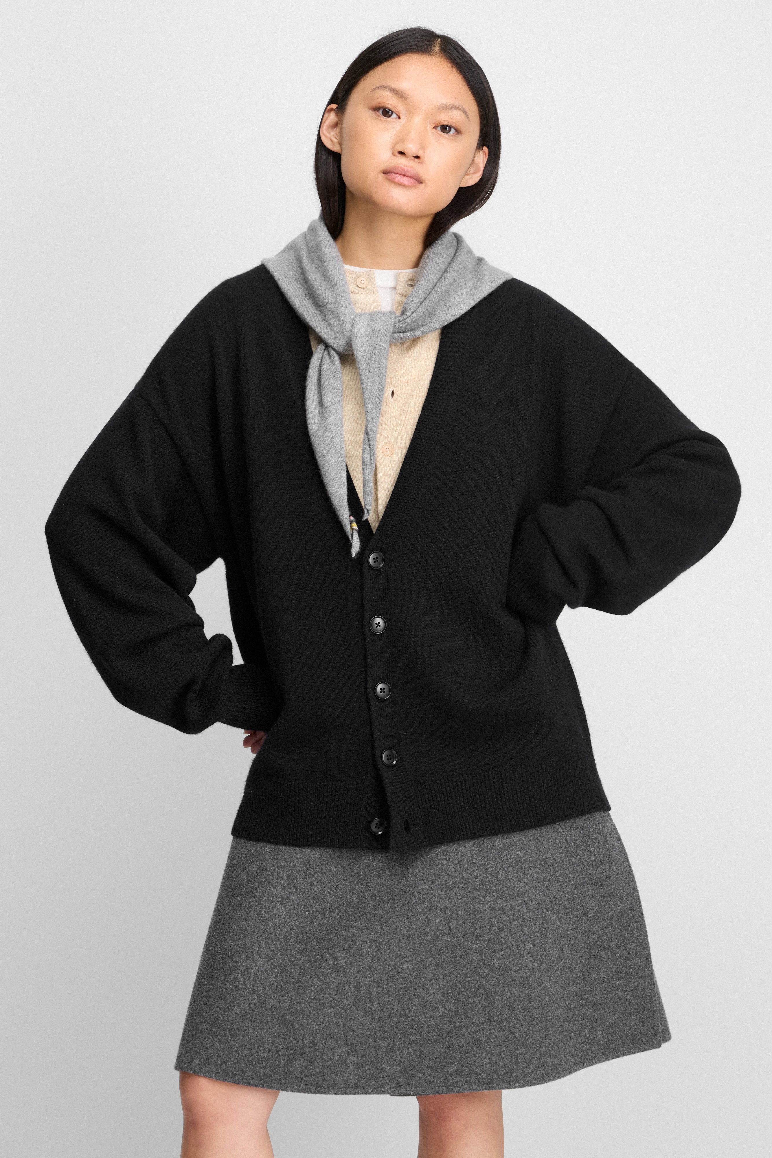 extreme cashmere v-neck button cardigan – 459 jonah – extreme