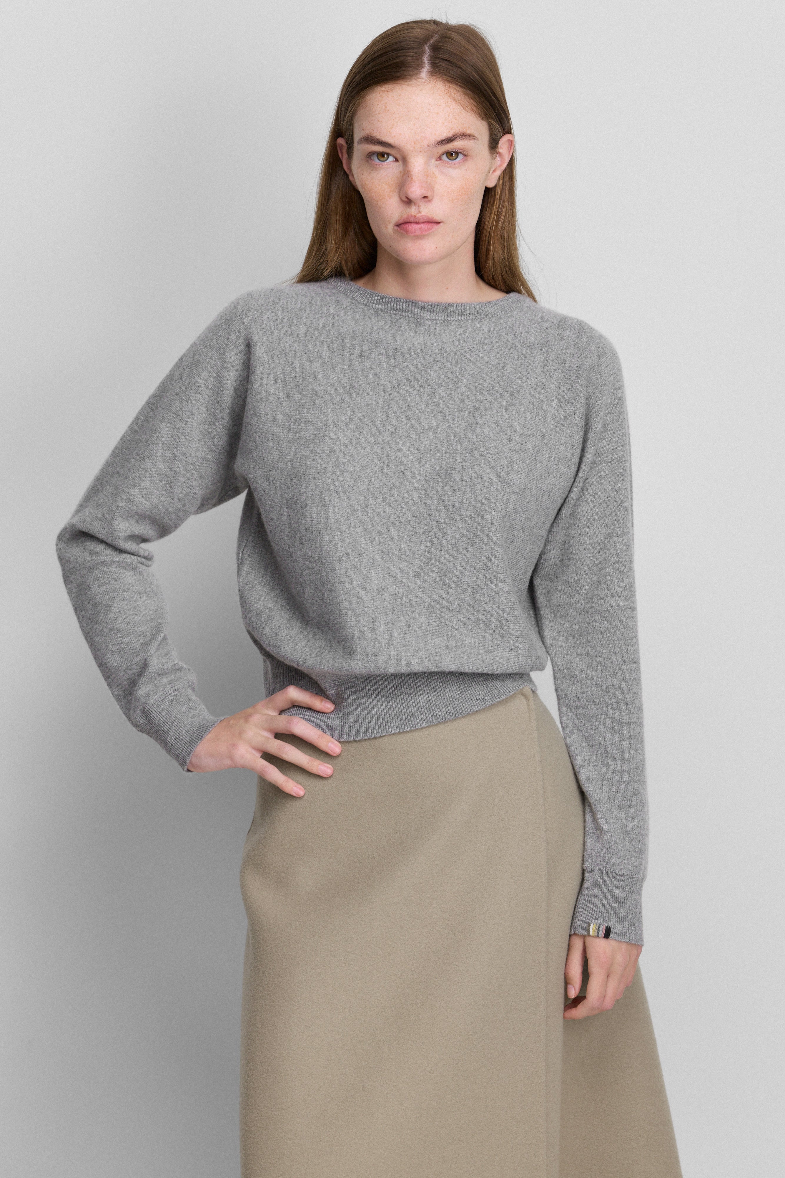 extreme cashmere crewneck sweater petite – 382 belle – extreme