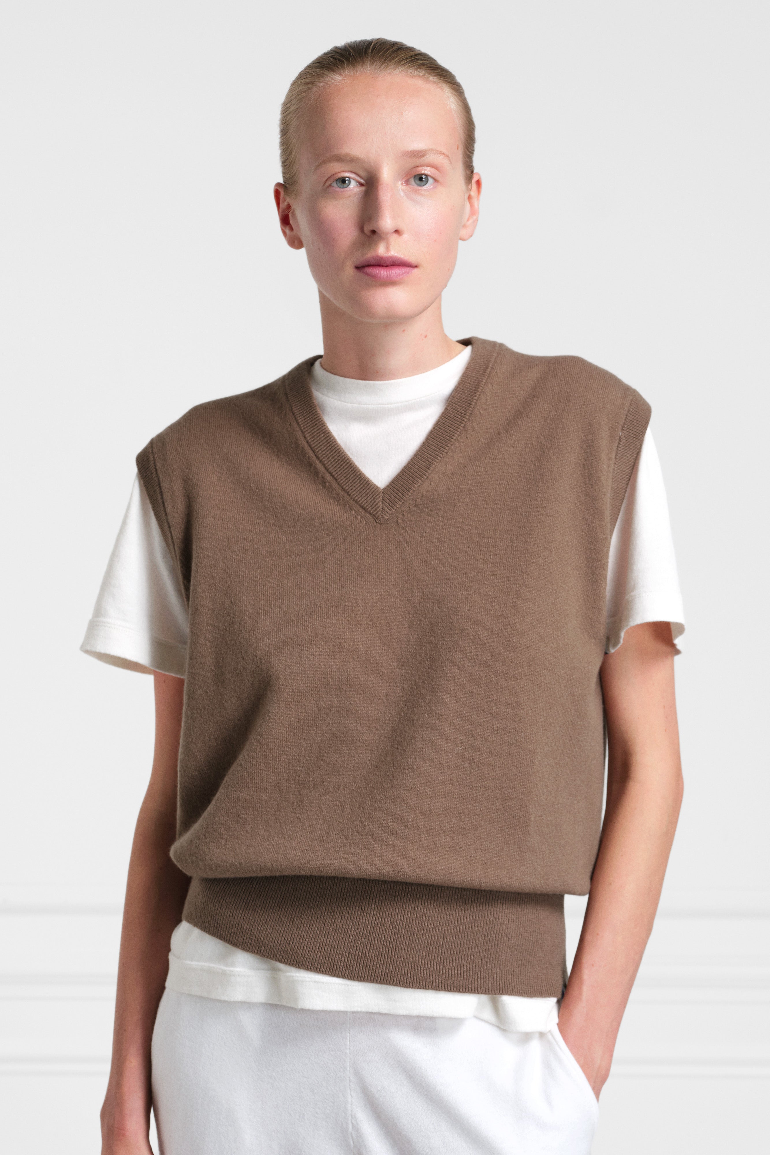 extreme cashmere sweater vest v-neck – 243 spencer