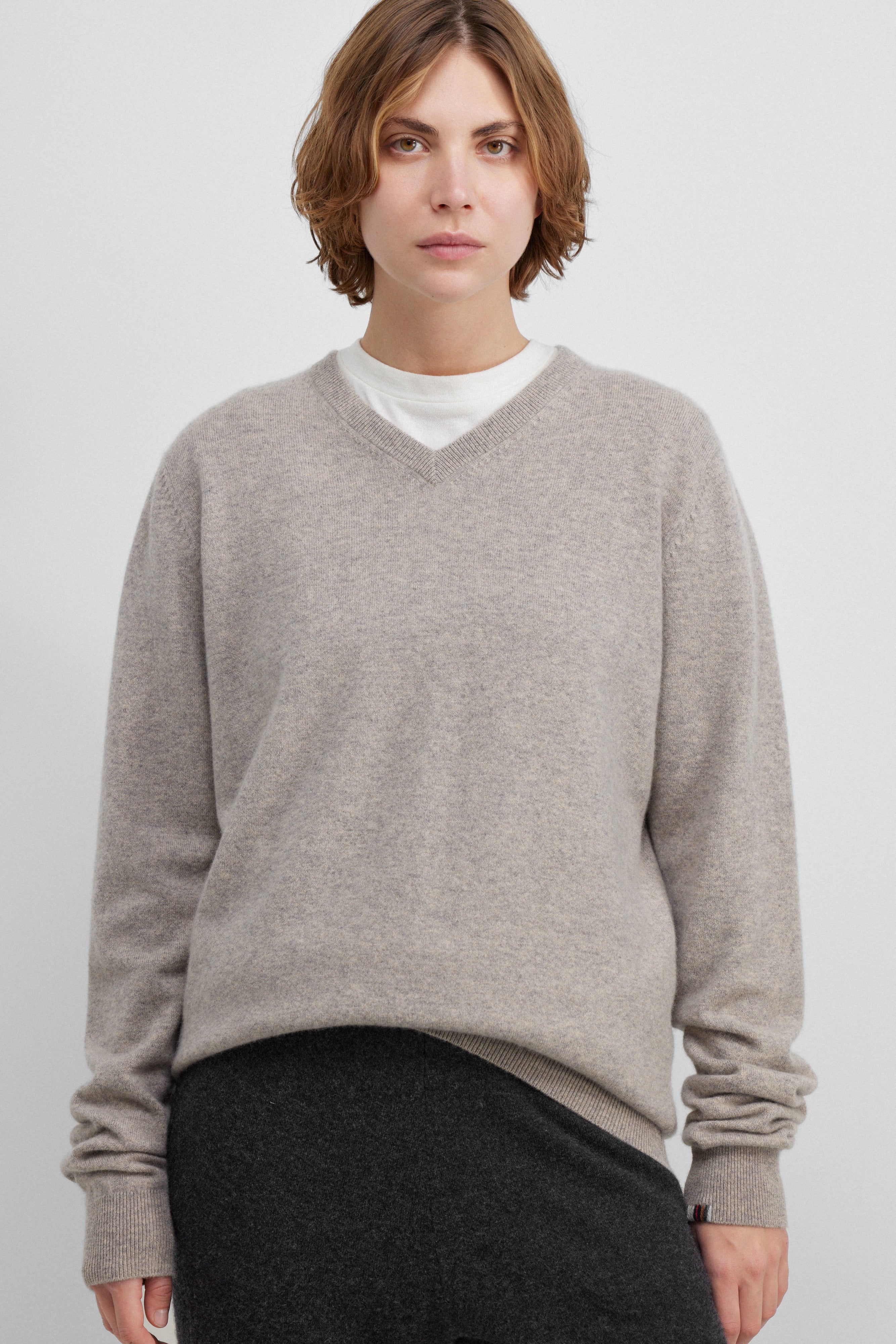 extreme cashmere v-neck sweater unisex – 116 be real