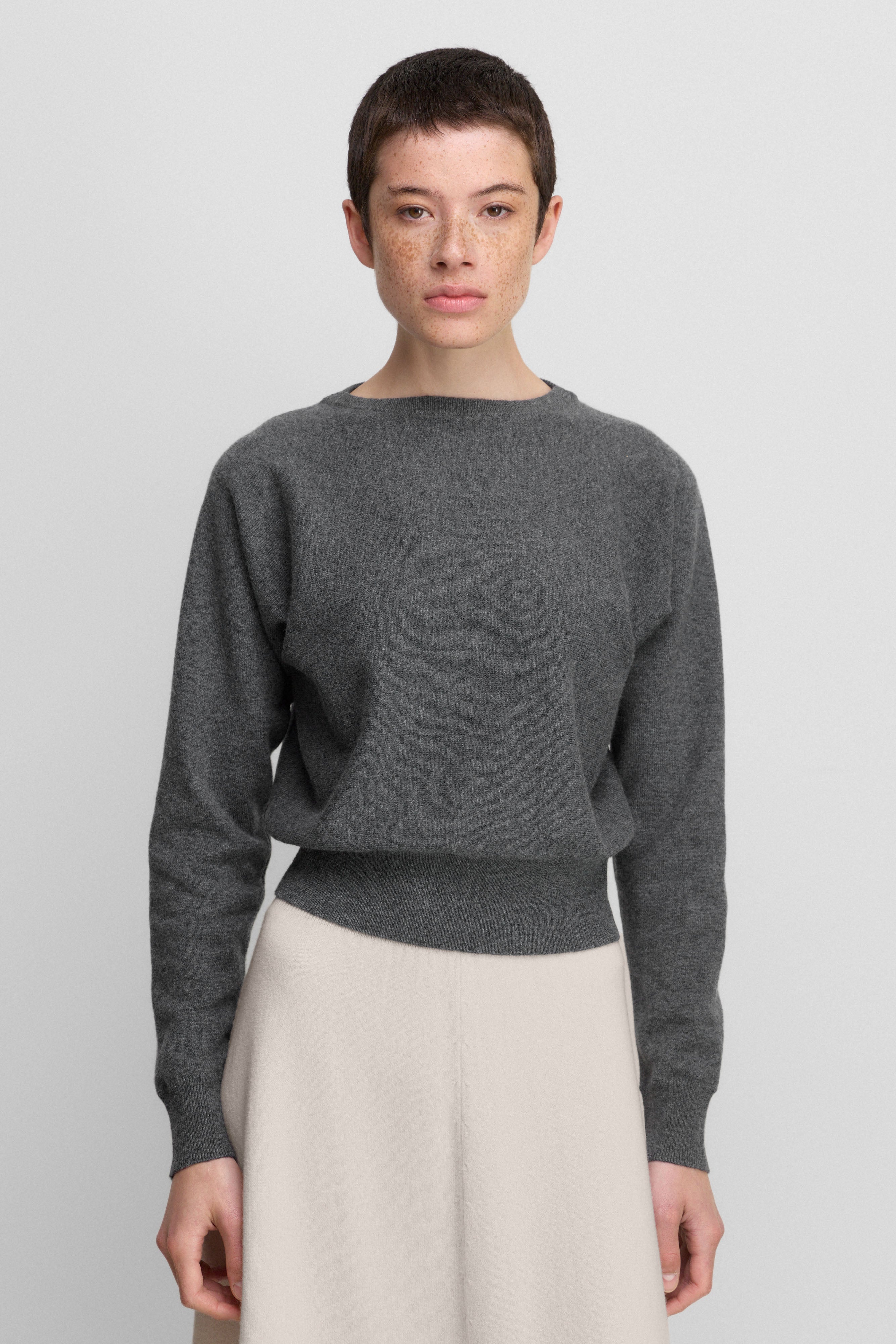 extreme cashmere トップス extreme cashmere crewneck sweater petite – 382 belle – extreme