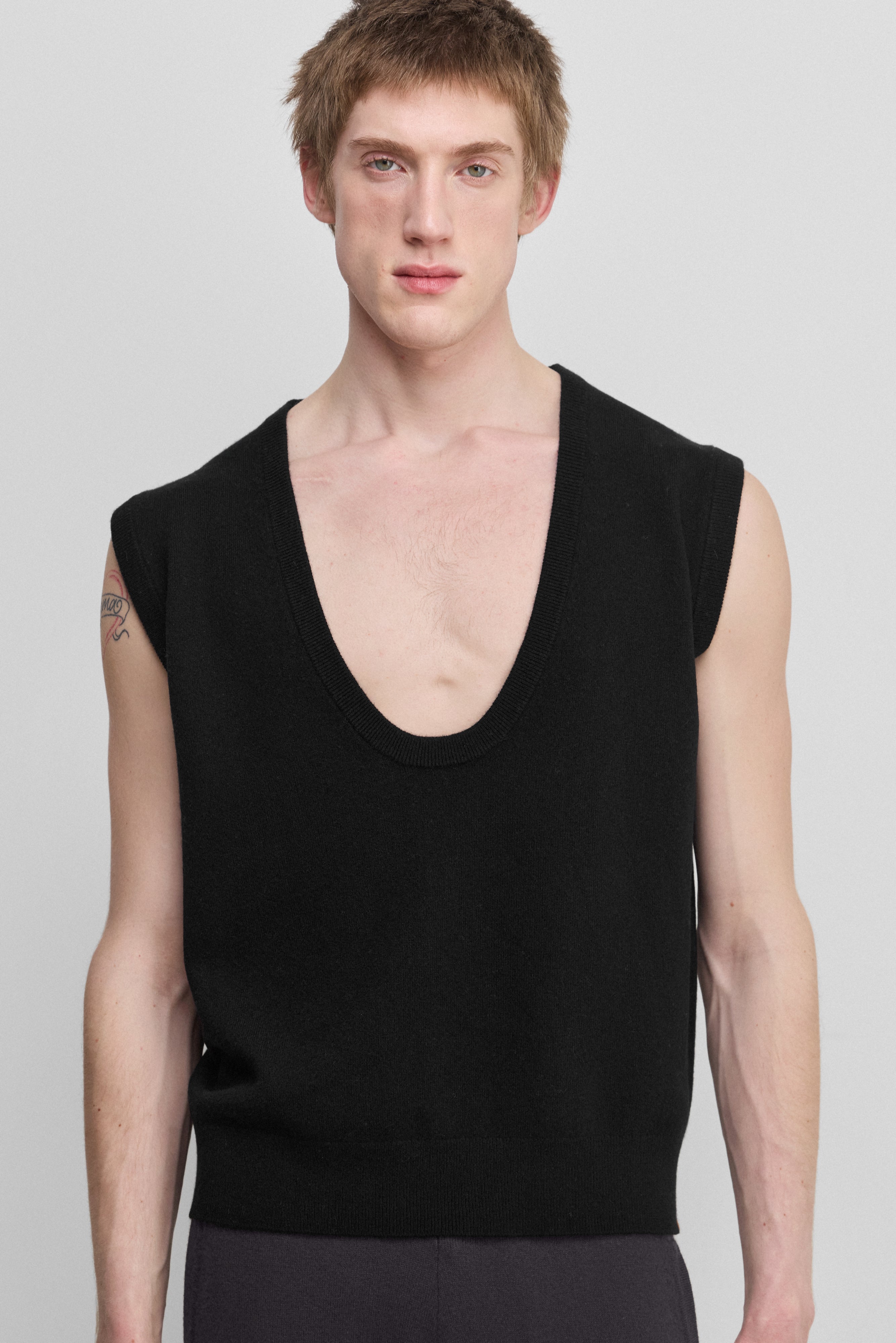 extreme cashmere scoop-neck sweater vest – n°423 lord – extreme