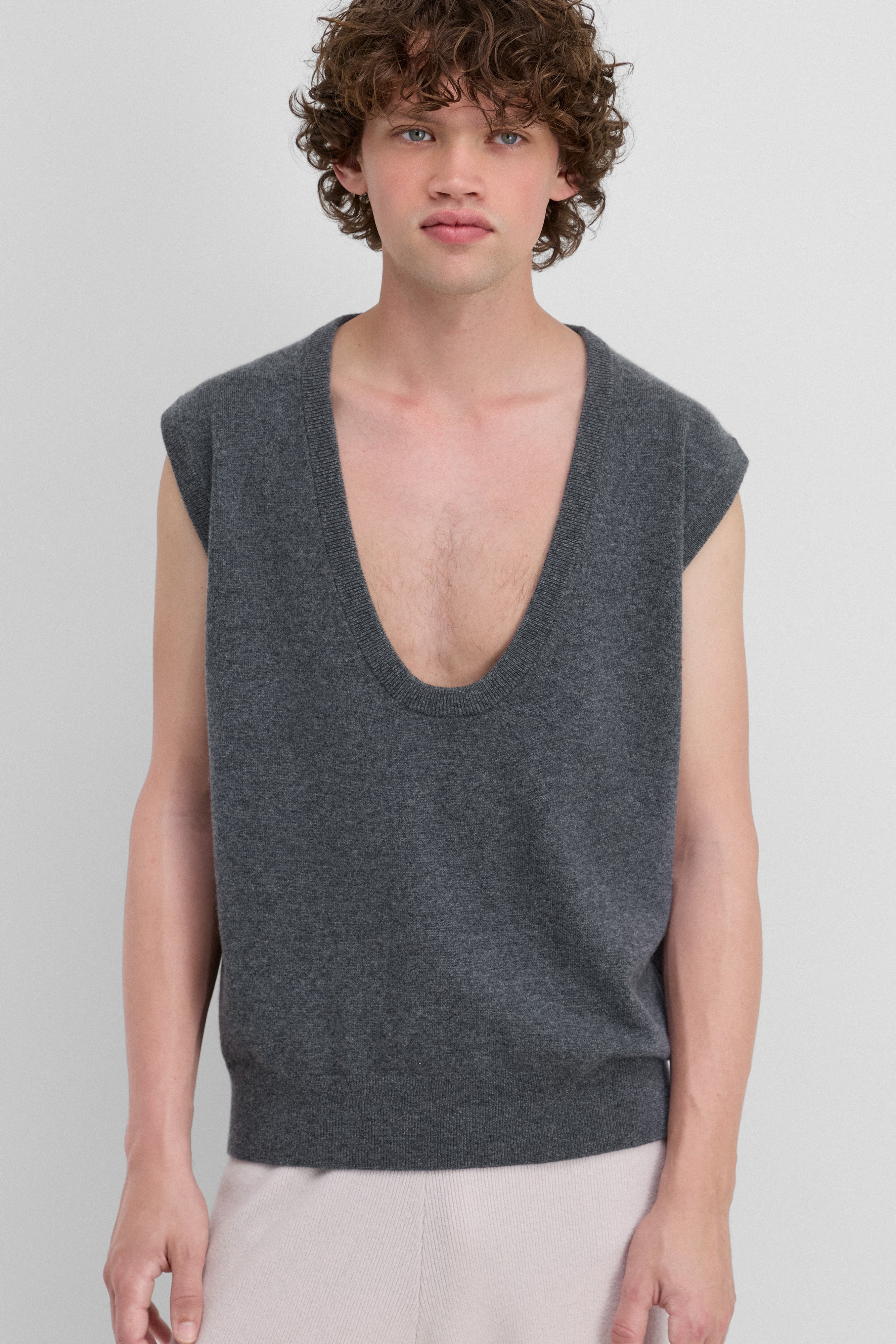 extreme cashmere scoop-neck sweater vest – n°423 lord