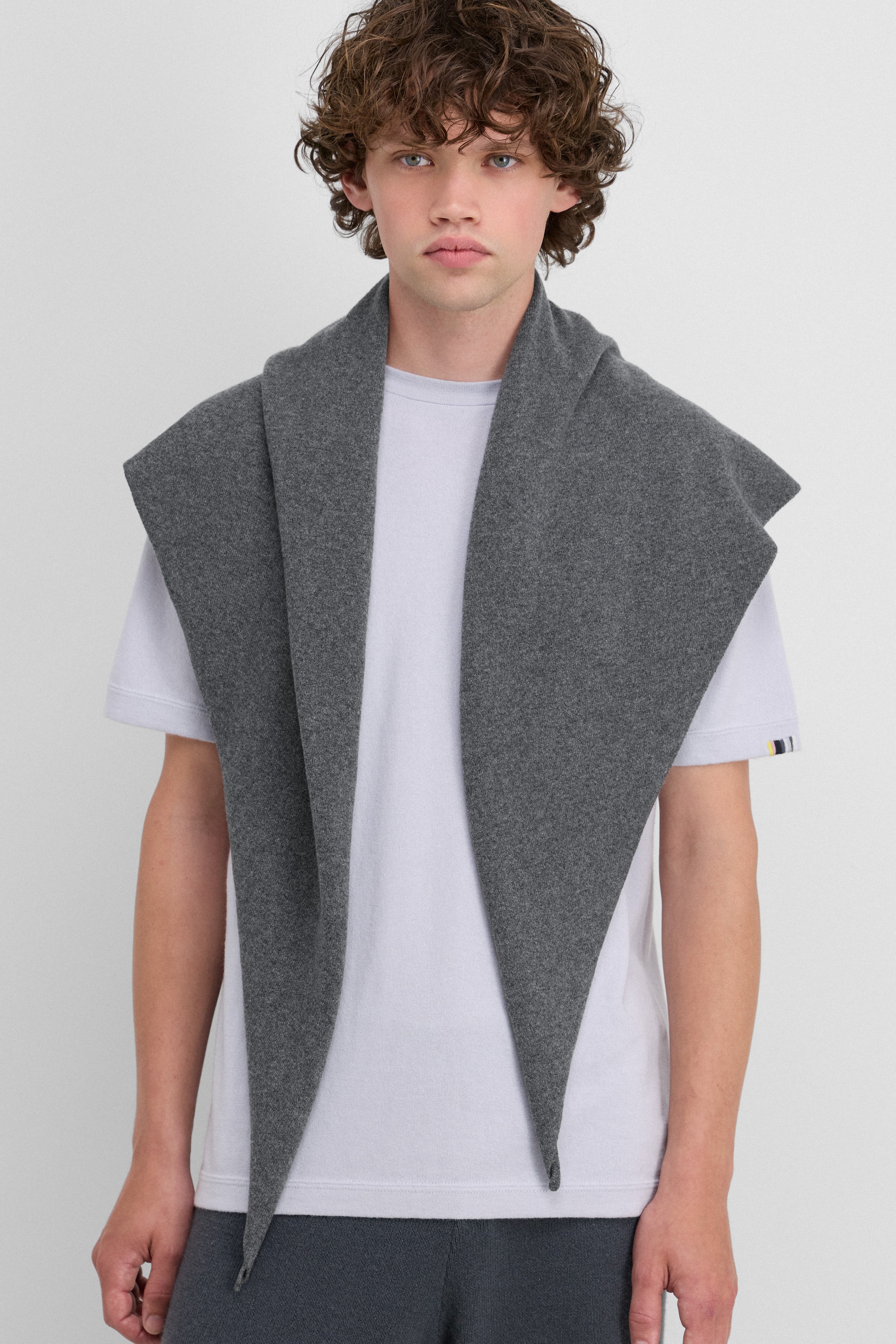 extreme cashmere triangle scarf unisex – 150 witch