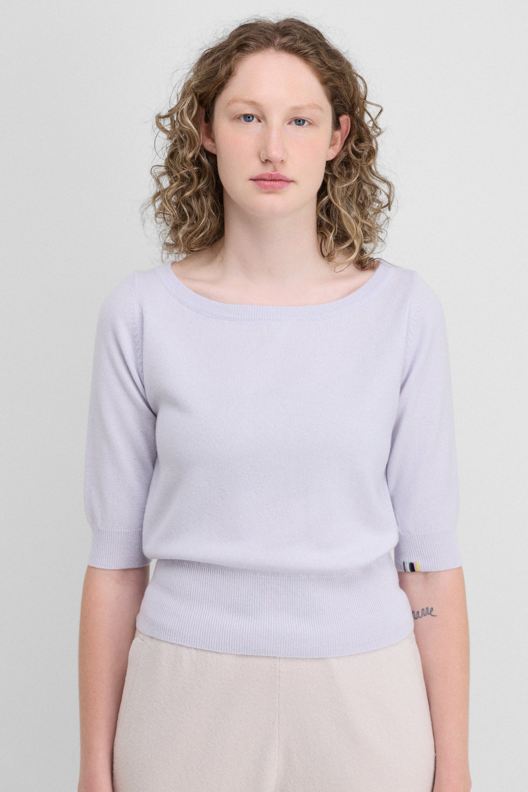 NICHE BEIGE CASHMERE CREW NECK SWEATER