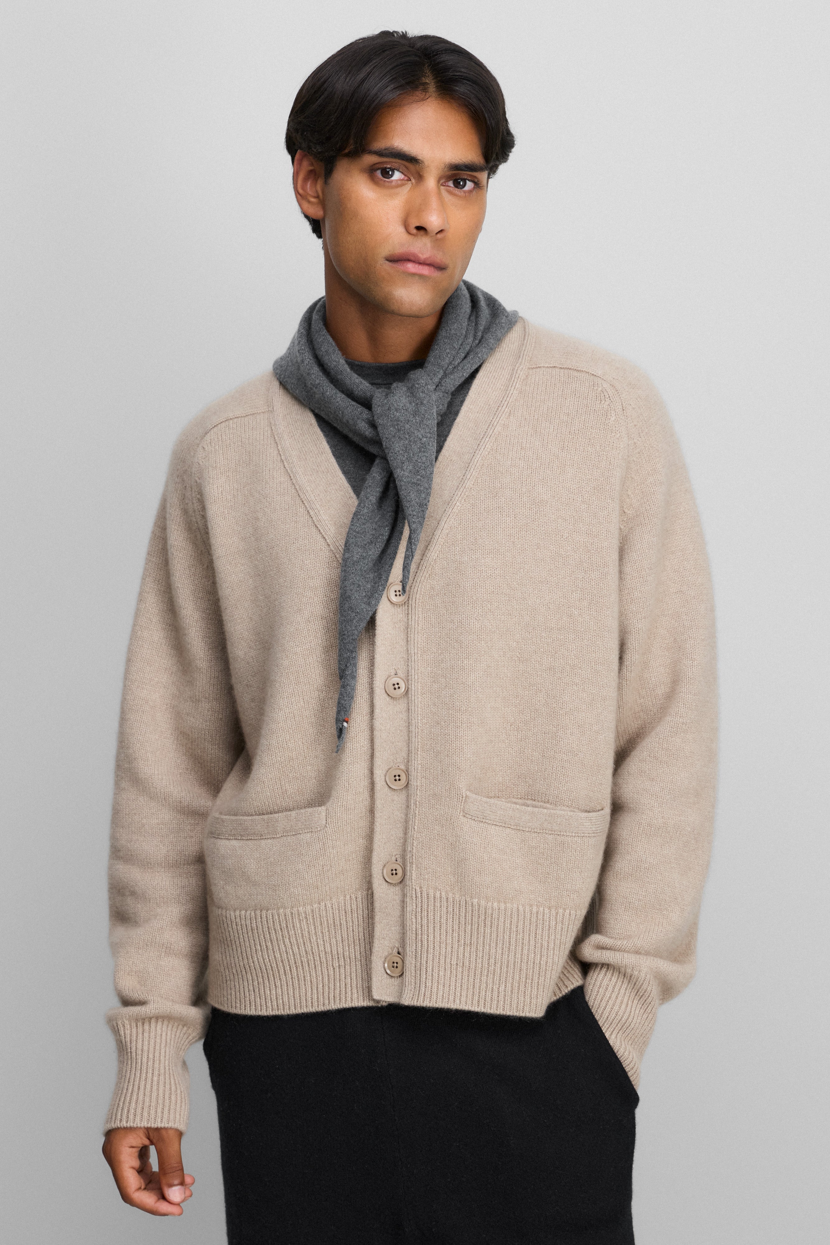 extreme cashmere v-neck cardigan n437 papilli short – extreme