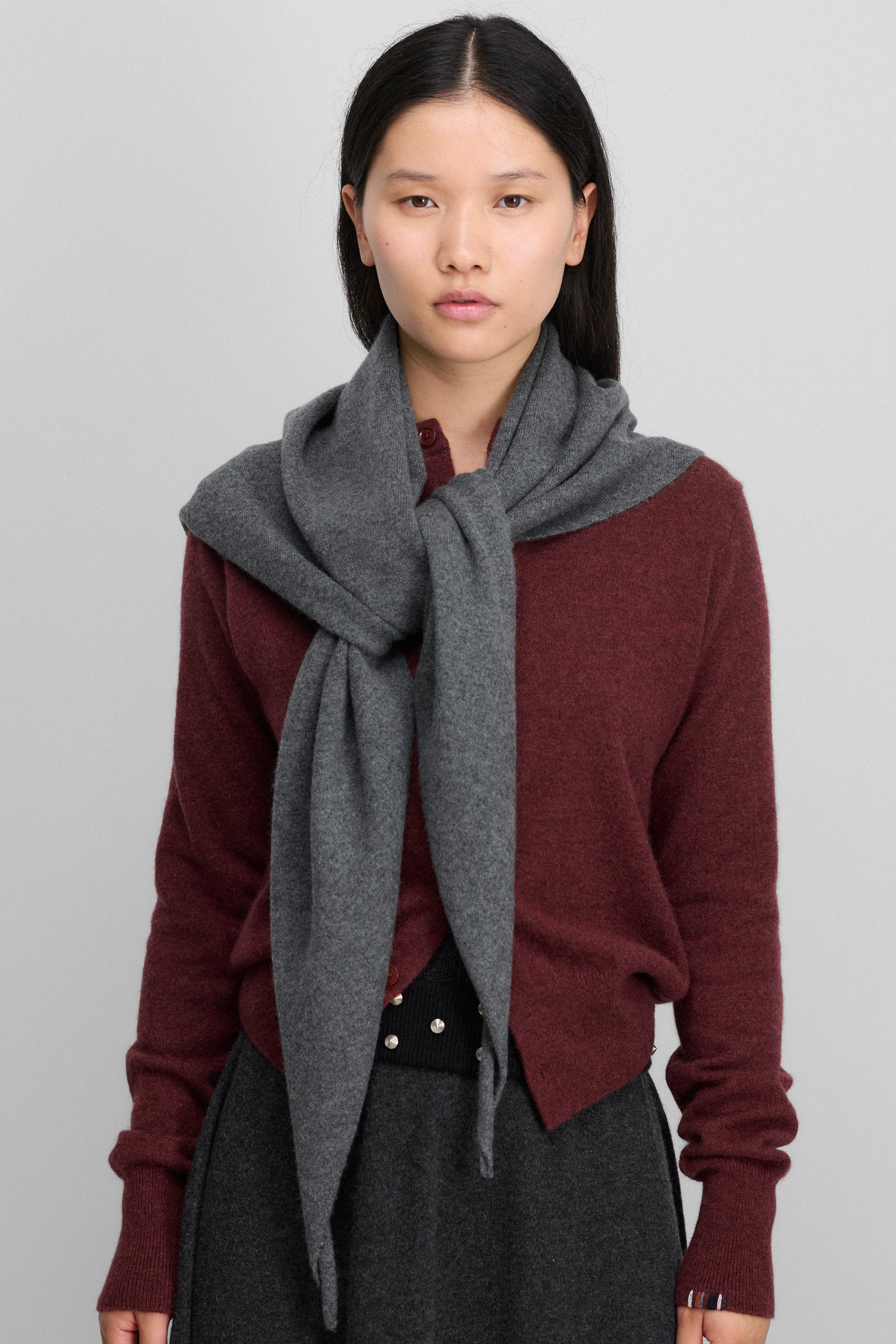 extreme cashmere n°150 Witch 大判ストール　グレー extreme cashmere triangle scarf unisex – 150 witch – extreme