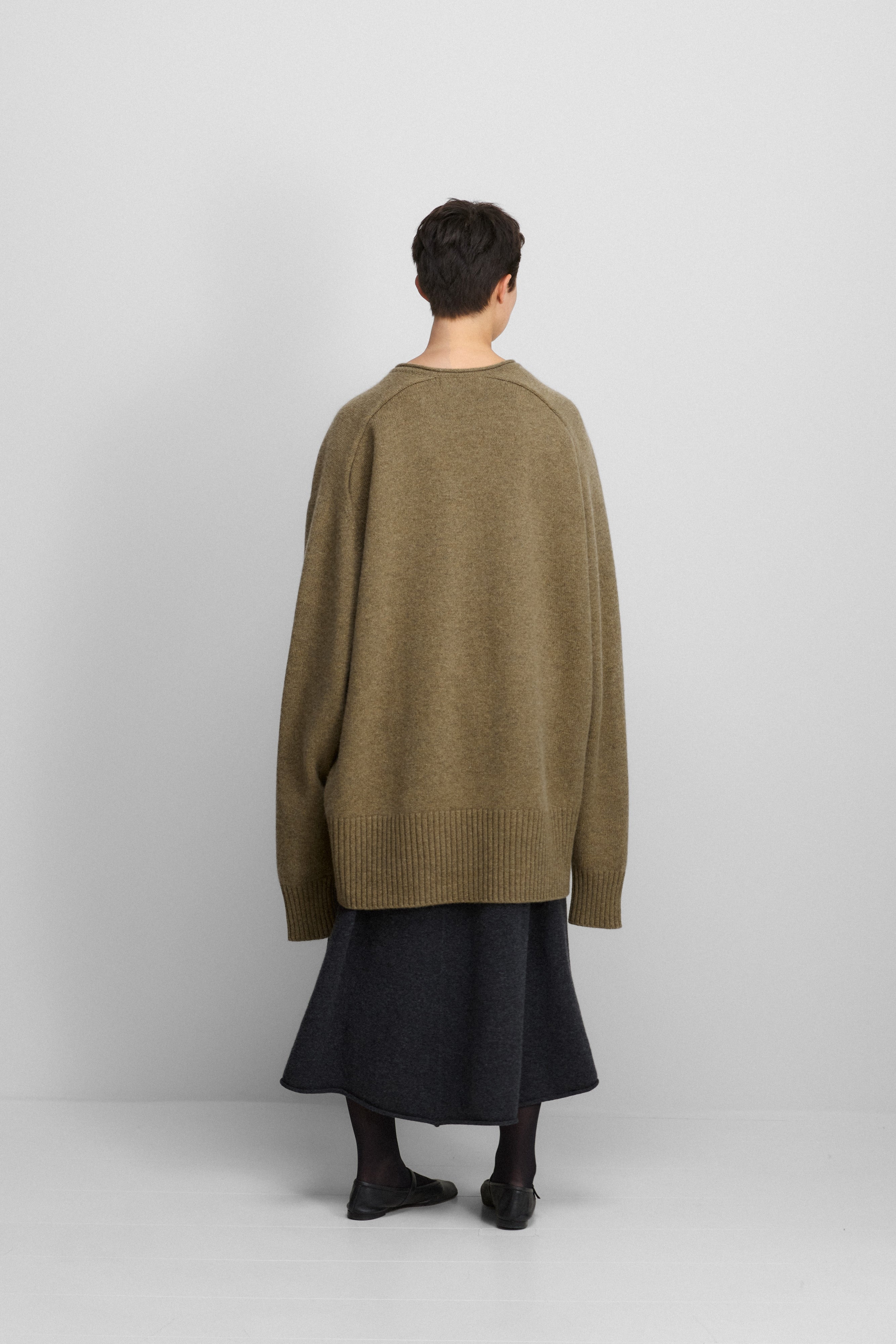 extreme cashmere v-neck sweater oversized – 376 club