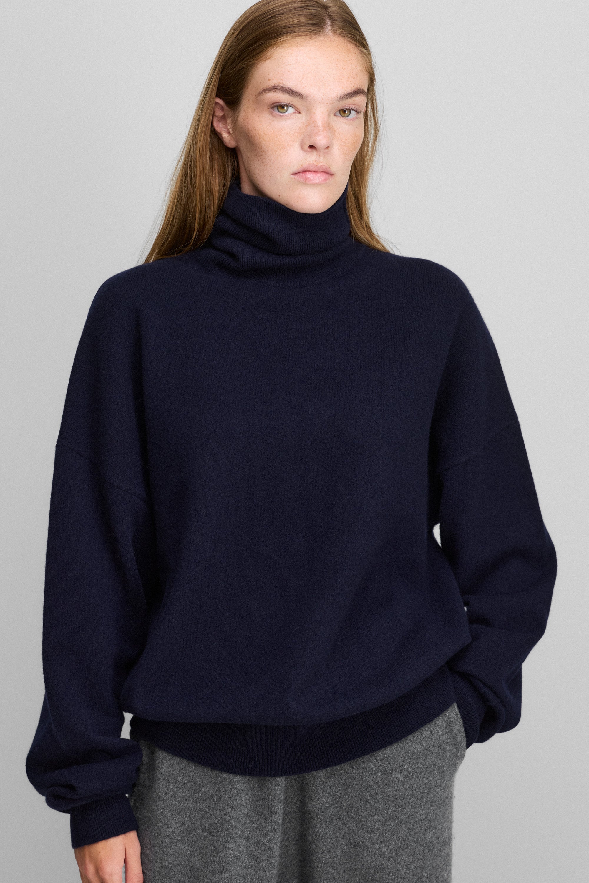 extreme cashmere turtleneck sweater relaxed – 204 jill