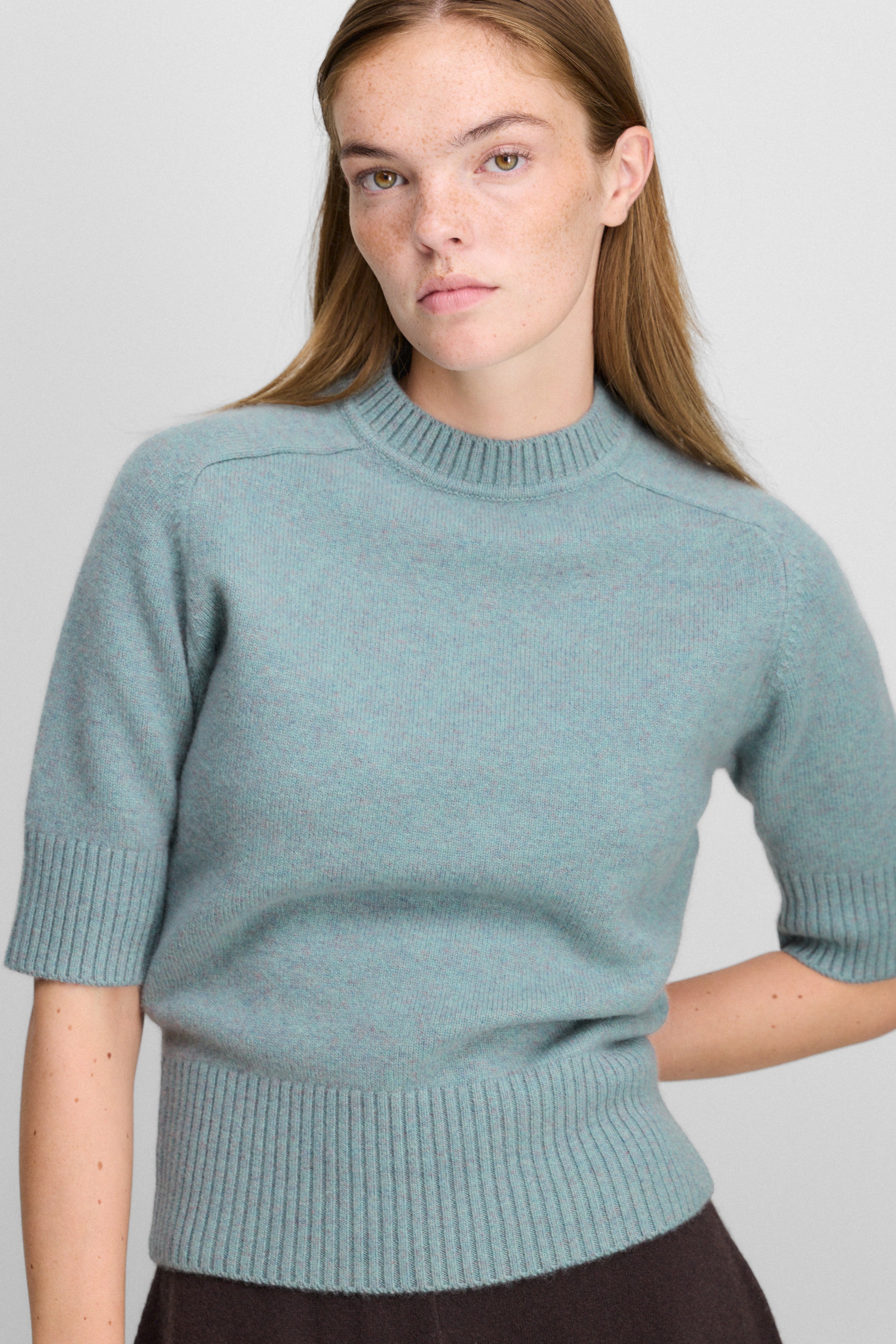 トップス extreme cashmere extreme cashmere turtleneck sweater n434 crop xtra – extreme