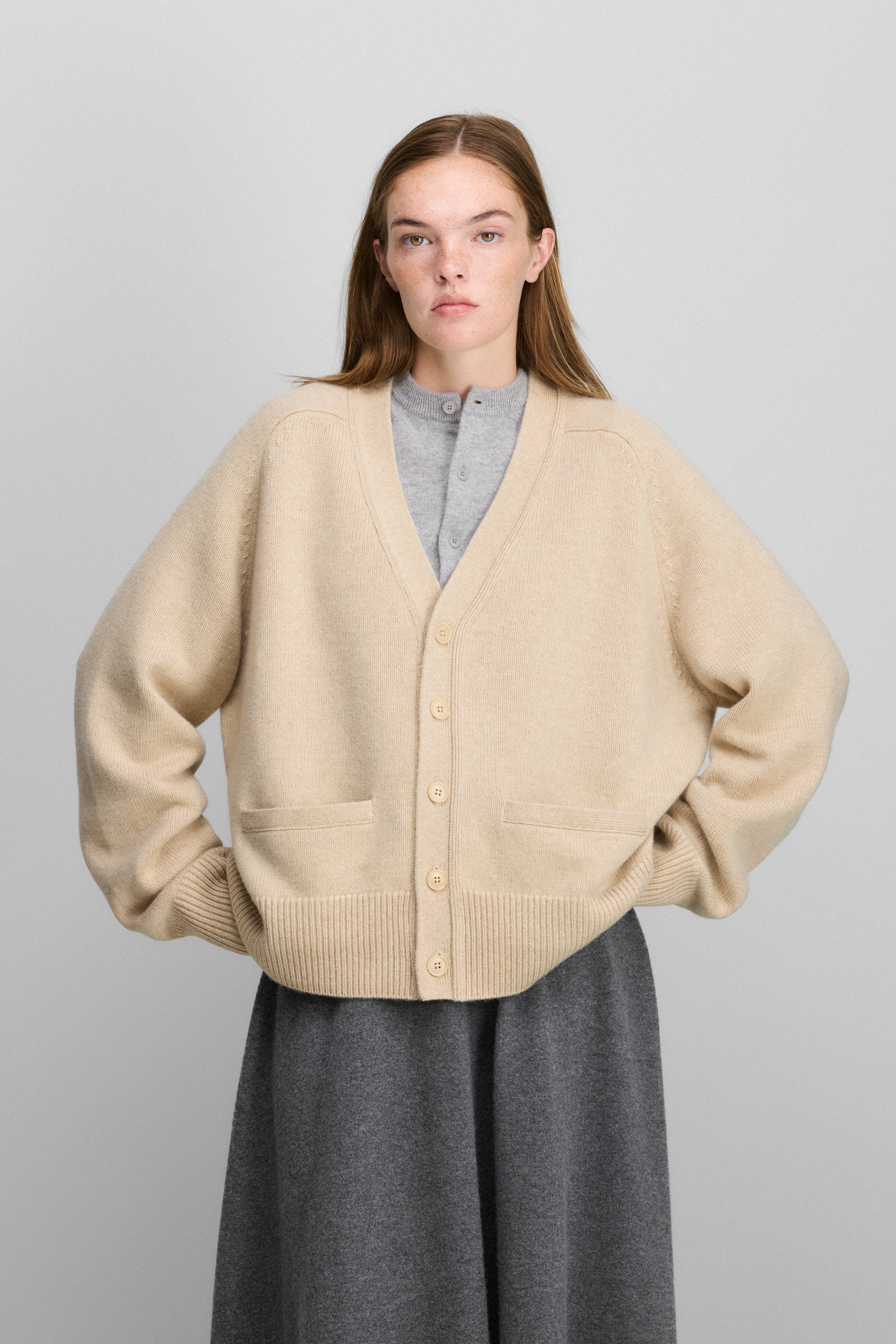 extreme cashmere v-neck cardigan n437 papilli short – extreme