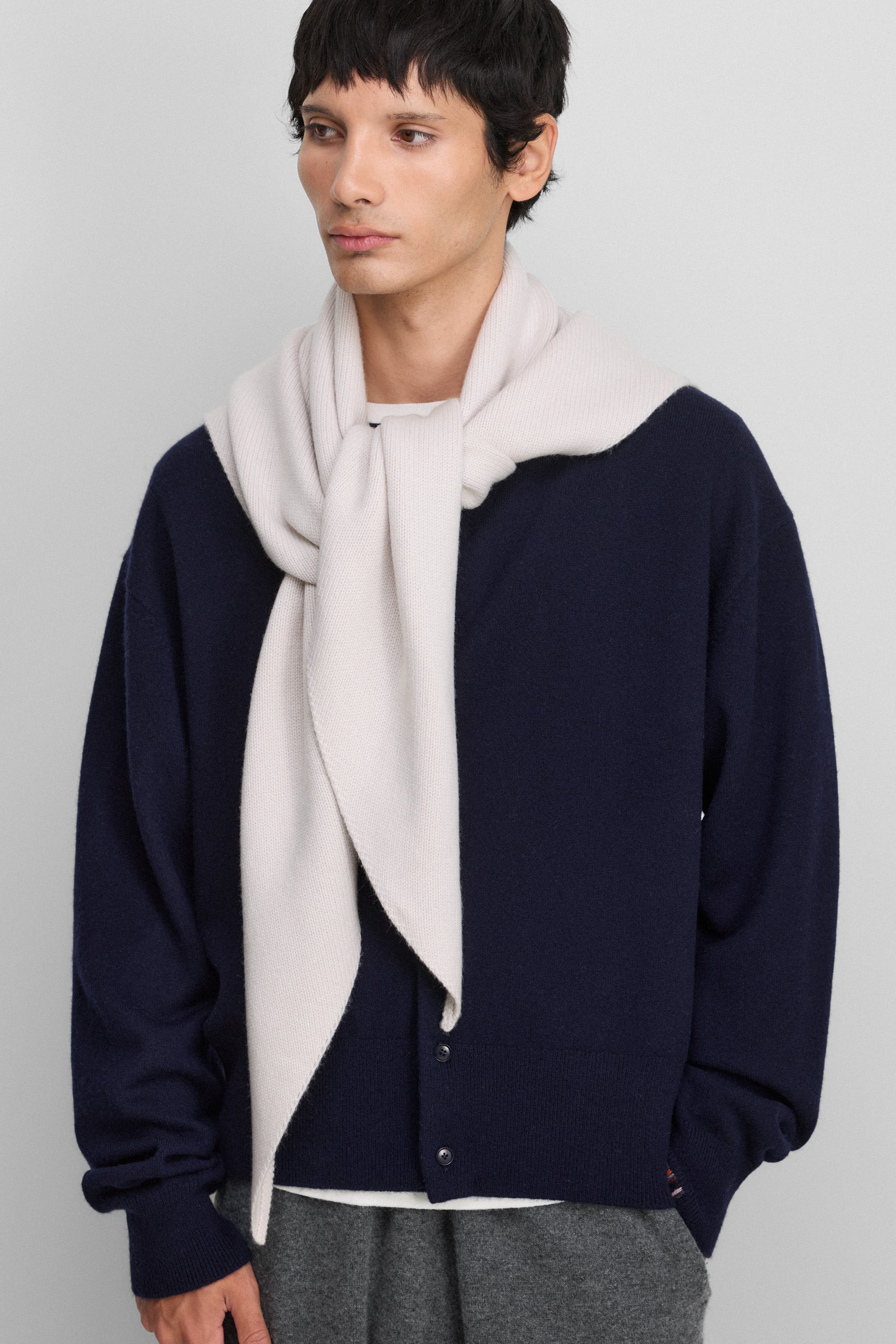 extreme cashmere triangle scarf – n°201 witch 2
