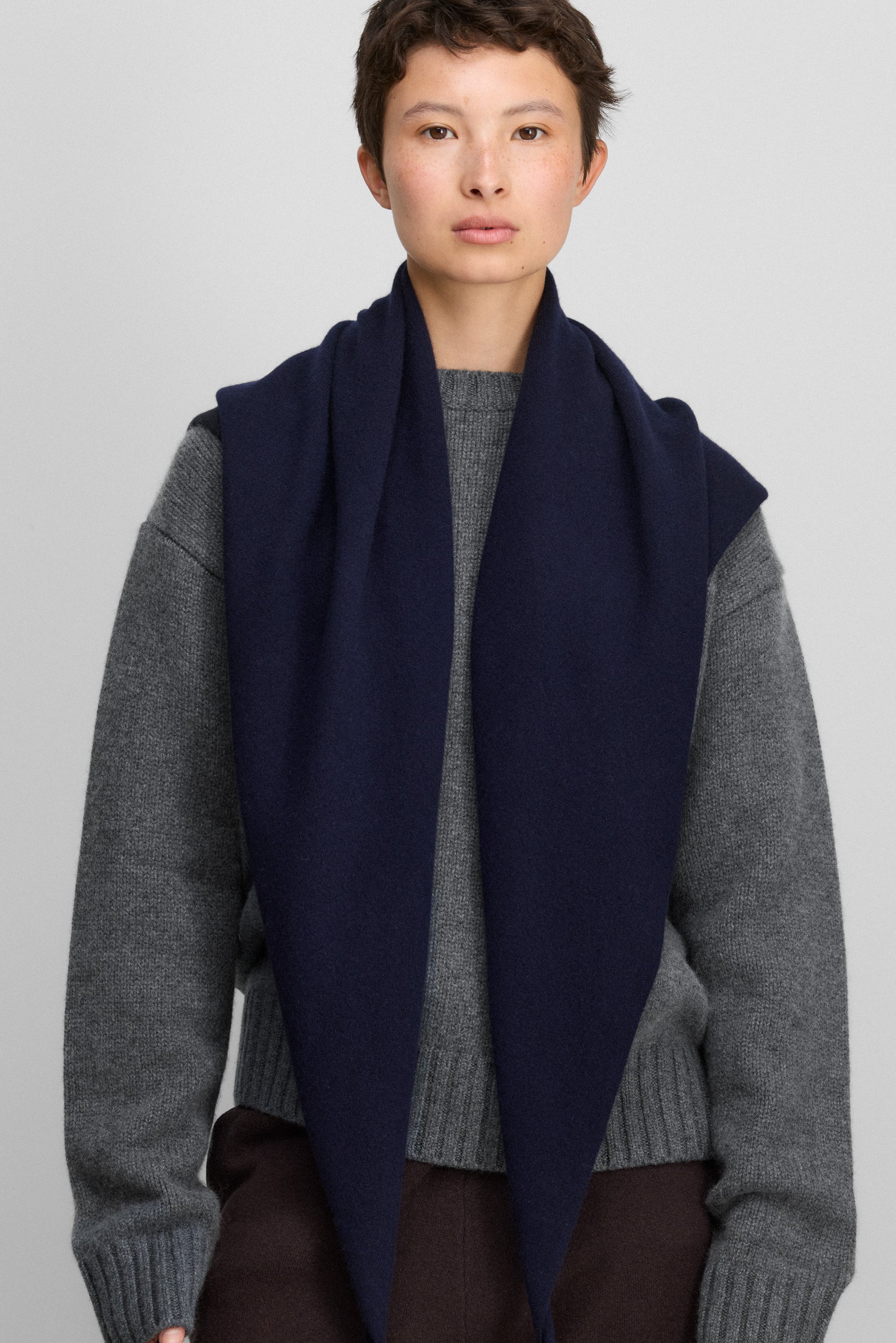 extreme cashmere triangle scarf unisex – 150 witch – extreme