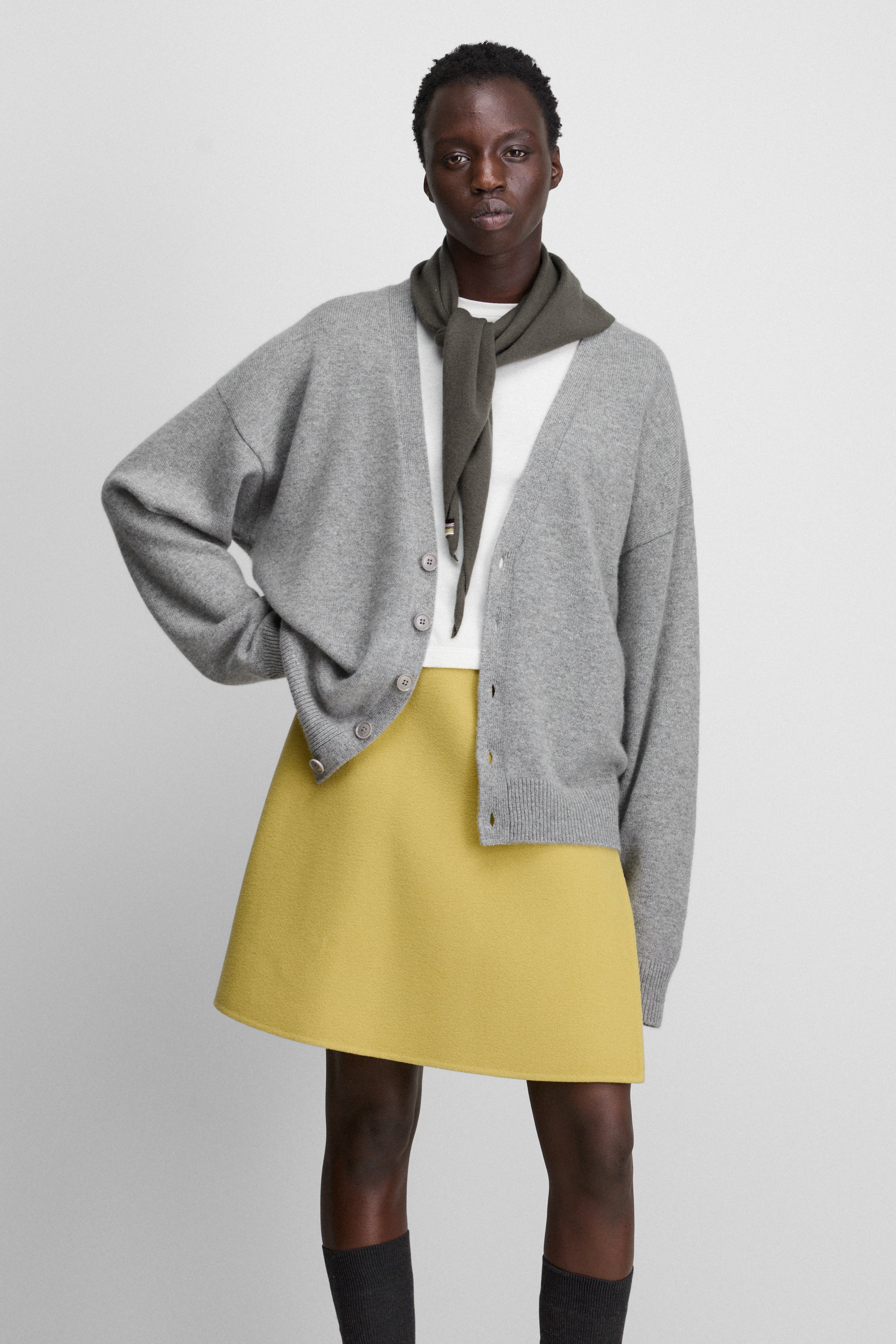 extreme cashmere v-neck button cardigan – 459 jonah – extreme