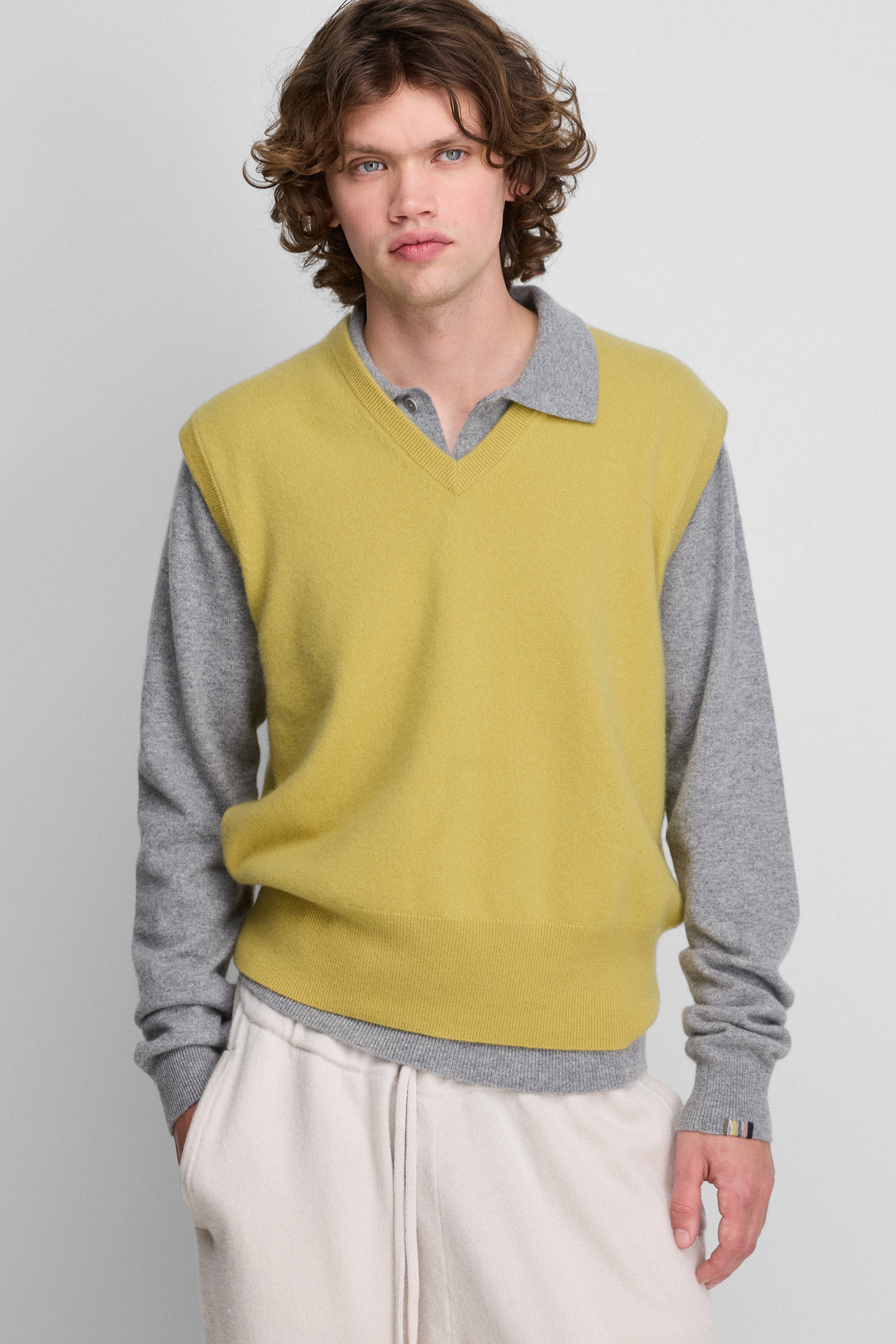 extreme cashmere sweater vest v-neck – 243 spencer – extreme