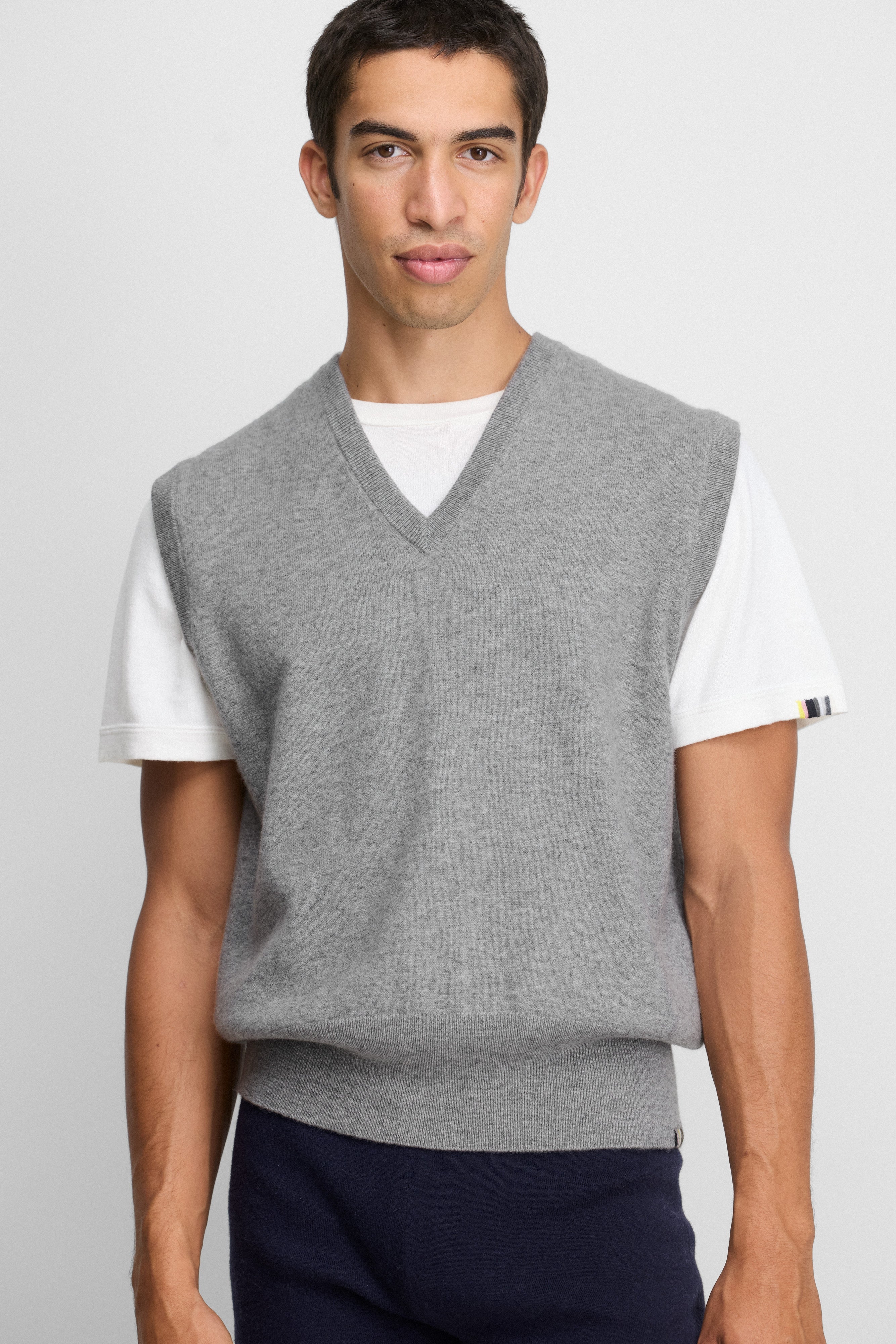 extreme cashmere sweater vest v-neck – 243 spencer – extreme