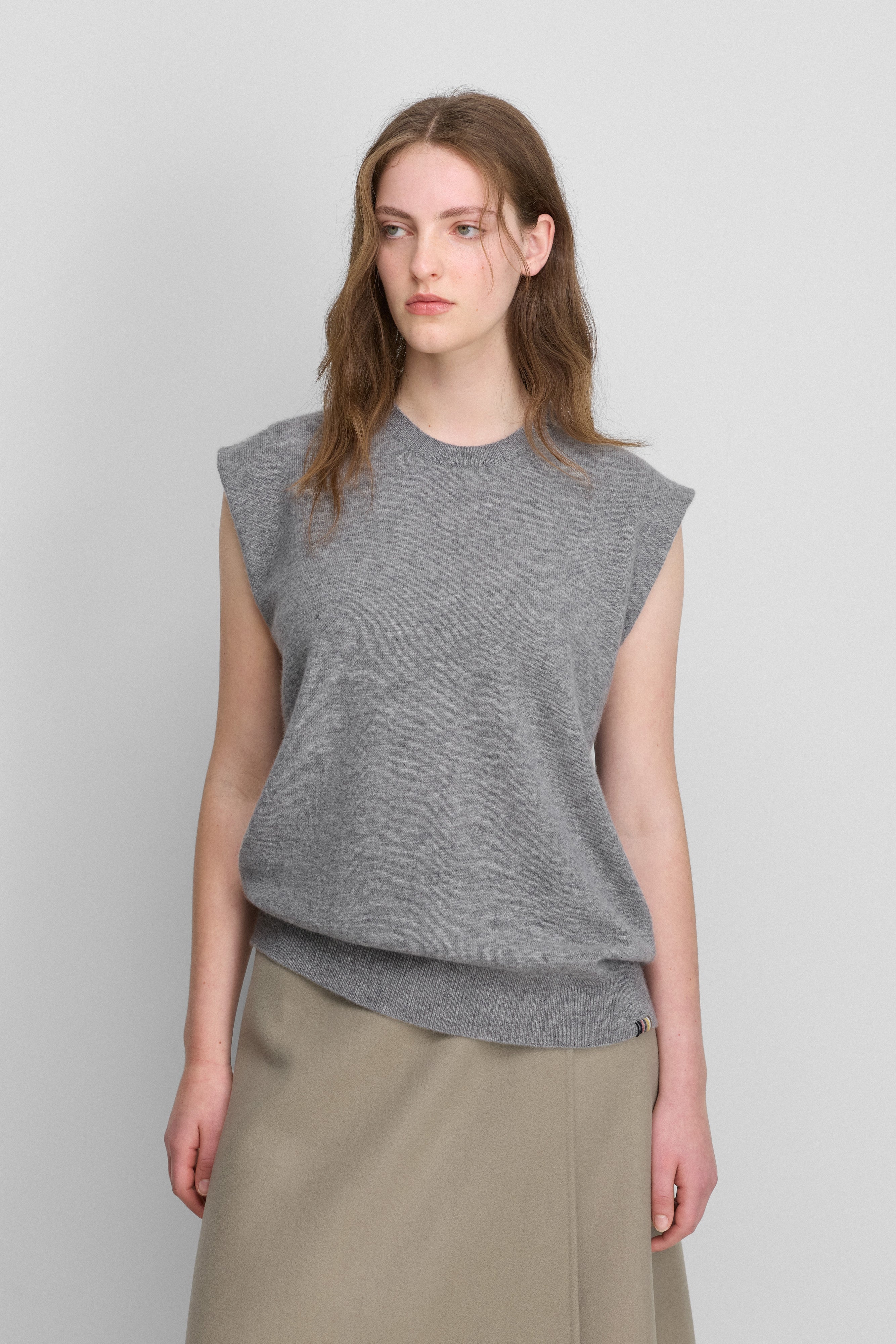 extreme cashmere sleeveless sweater vest – 455 bos – extreme