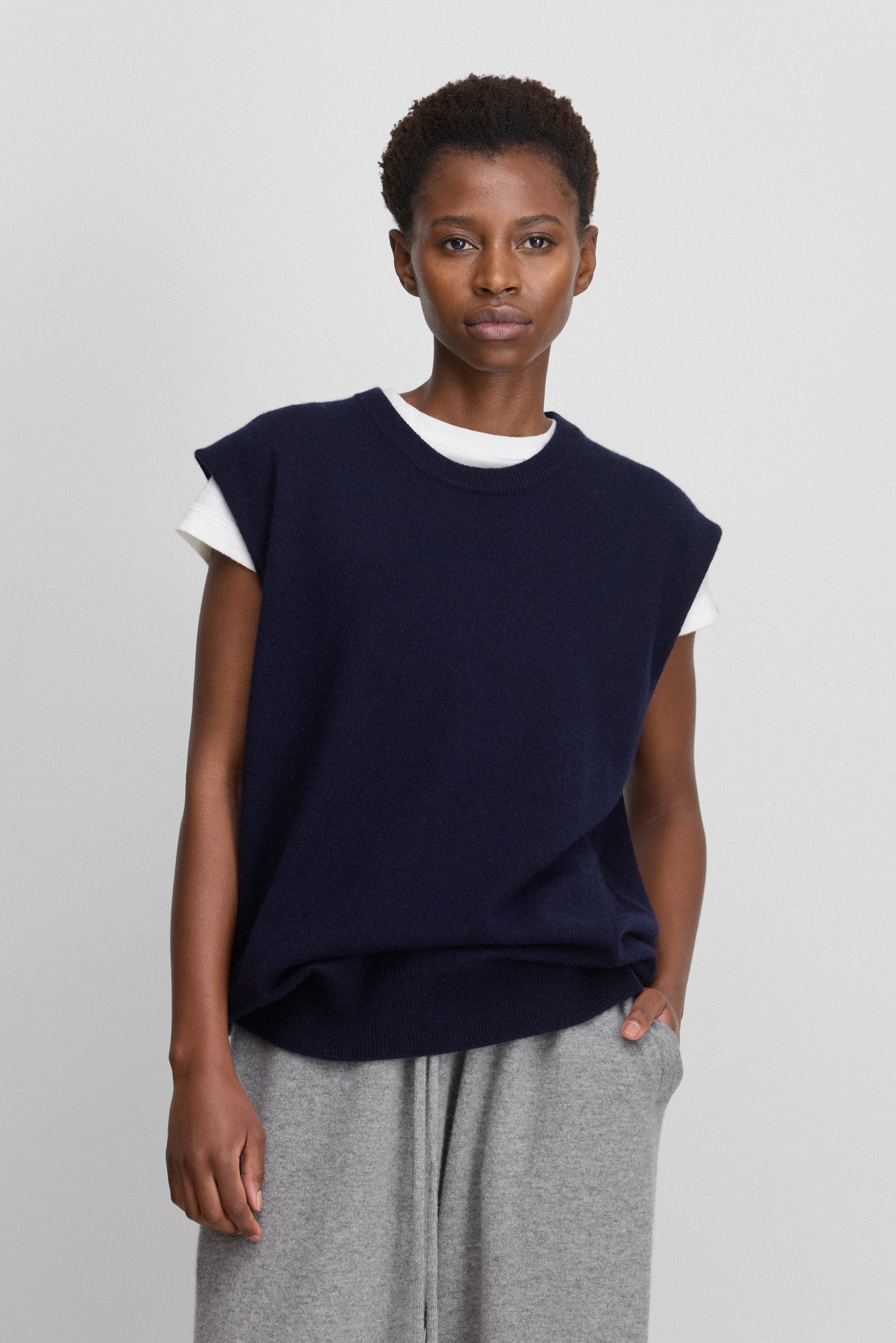 extreme cashmere ネイビーニットベスト extreme cashmere sleeveless sweater vest – 455 bos – extreme