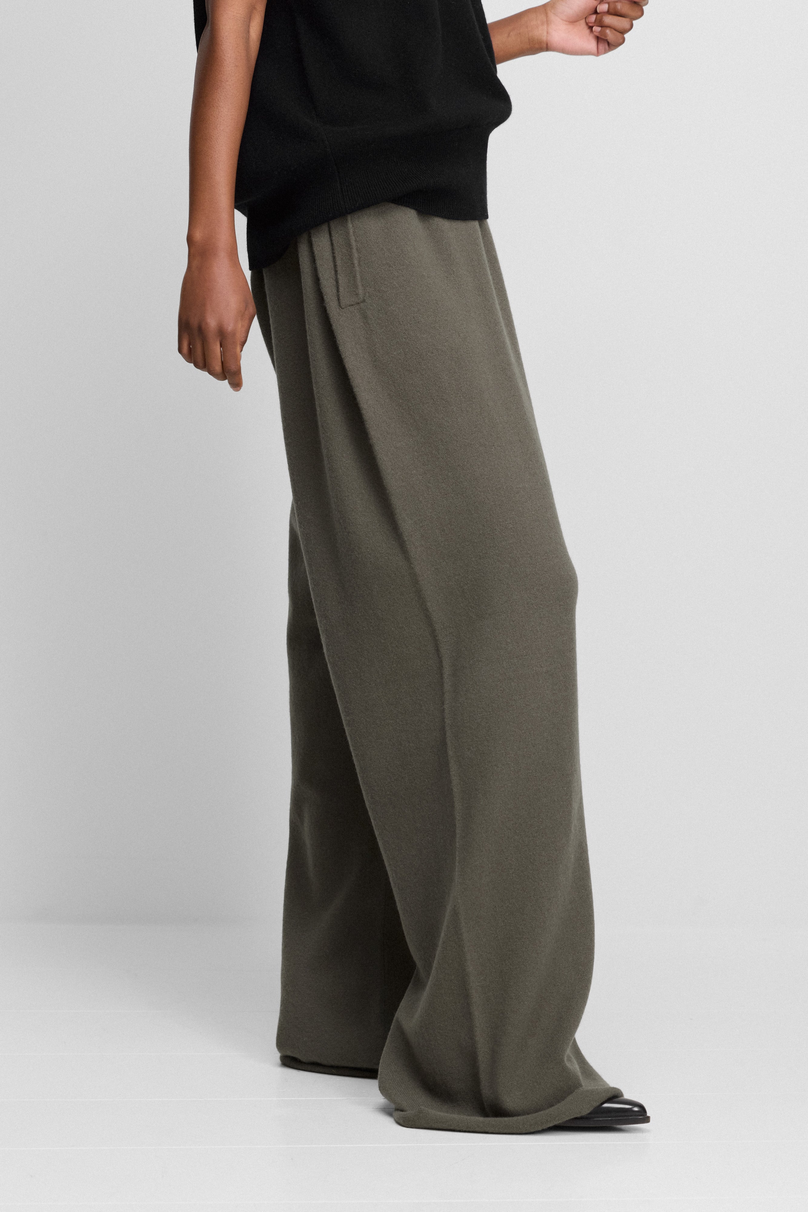 luxury cashmere pants – unisex comfort by extreme cashmere