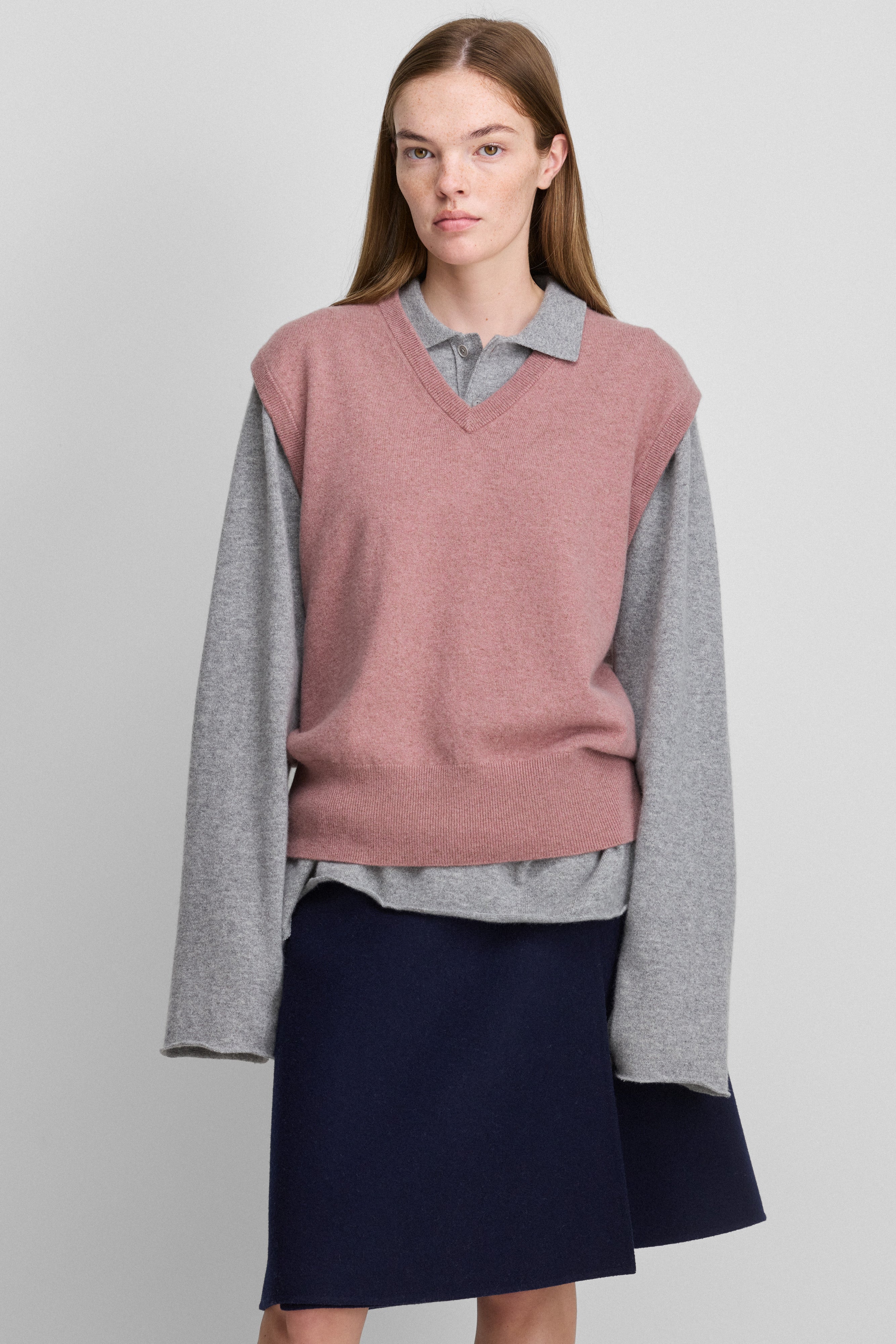 extreme cashmere sweater vest v-neck – 243 spencer – extreme