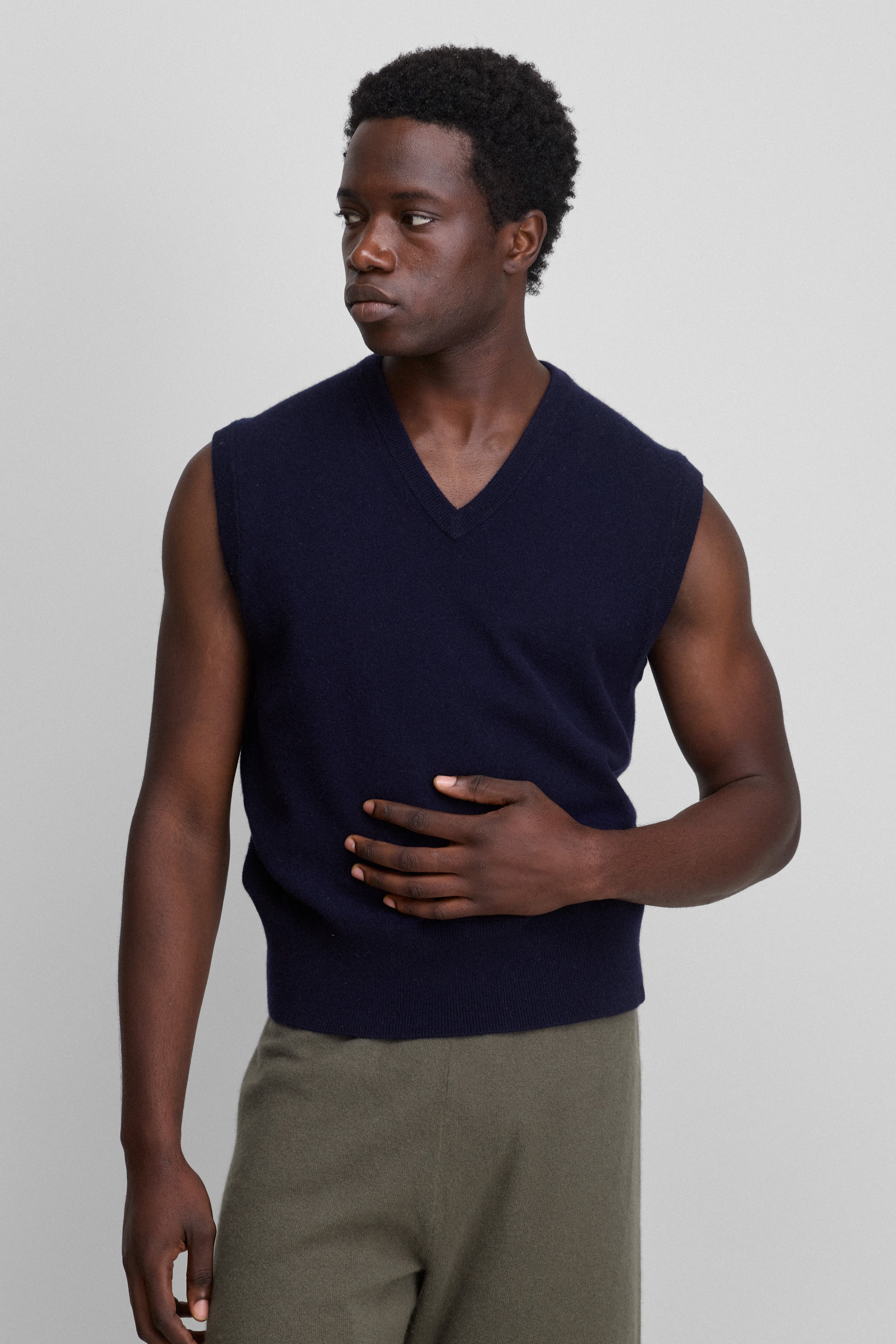 extreme cashmere sweater vest v-neck – 243 spencer – extreme