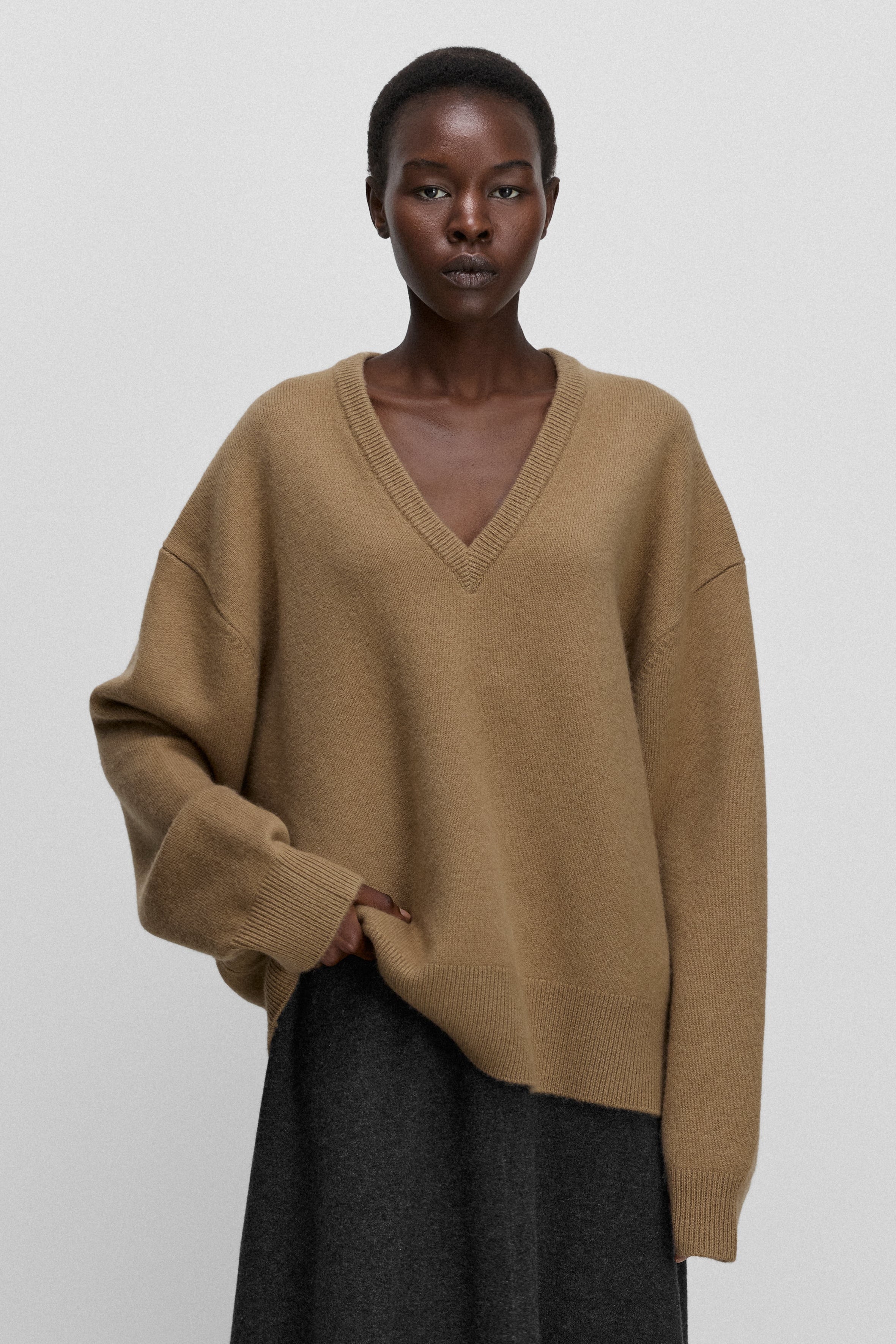 extreme cashmere v-neck sweater relaxed – 457 jack – extreme