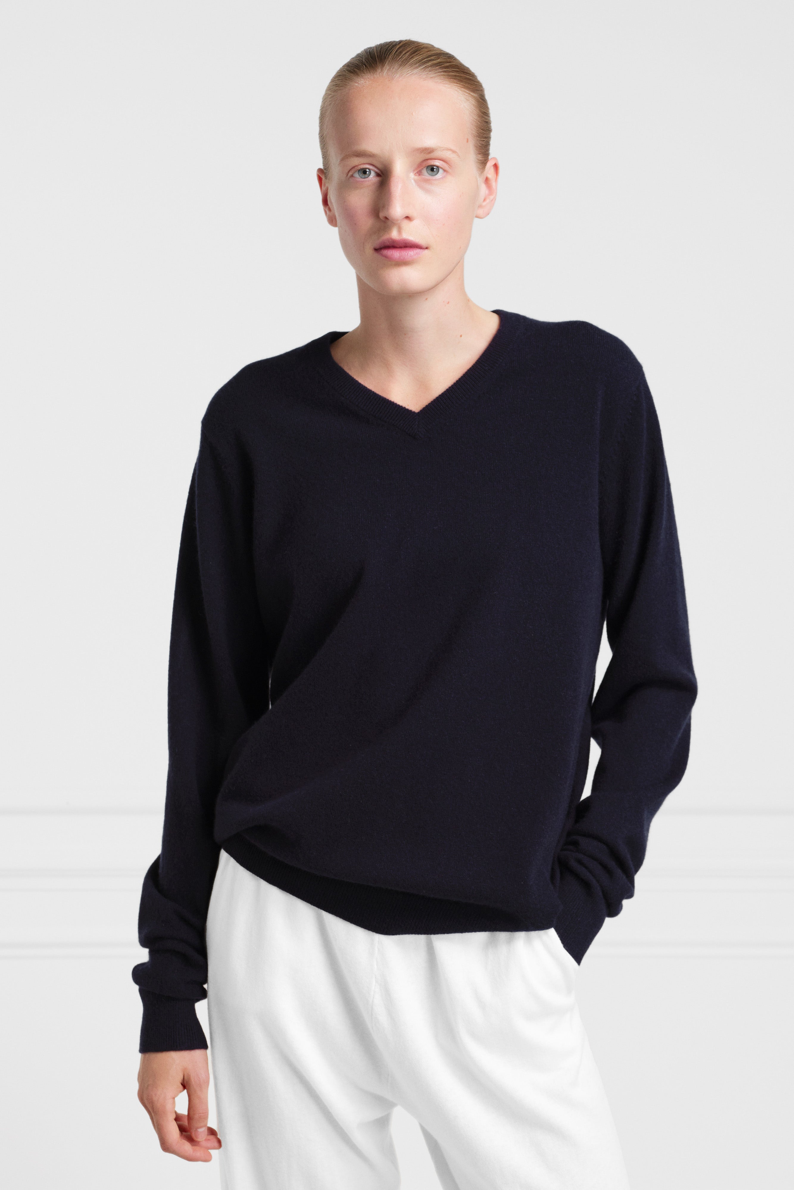 extreme cashmere v-neck sweater unisex – 116 be real
